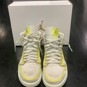 WMNS Air Jordan 1 Mid LX